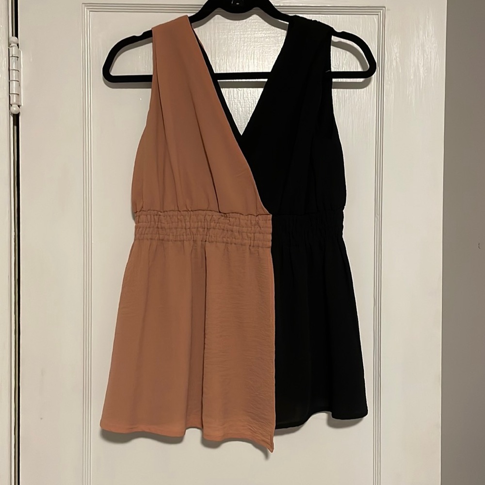 Split color tank